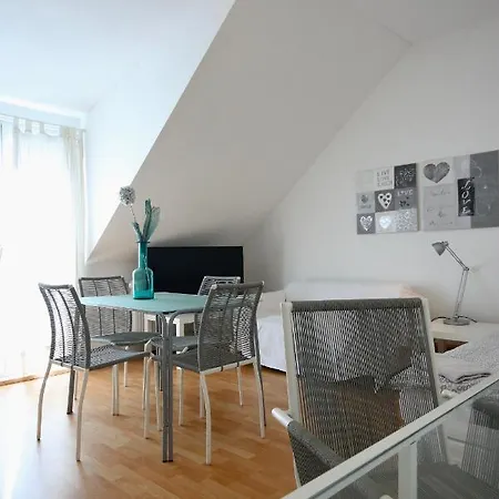 Moderne Studio Apartments Und 4 Zimmer Wohnungen In Oberhausen, Ideal Fuer Geschaeftsreisende Und Monteure Oberhausen  Exterior photo