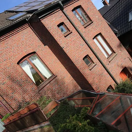 Moderne Studio Apartments Und 4 Zimmer Wohnungen In Oberhausen, Ideal Fuer Geschaeftsreisende Und Monteure Oberhausen  Exterior photo